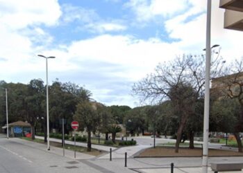 Cagliari, si introduce a scuola durante i consigli di classe fingendosi un genitore e ruba telefono e tablet