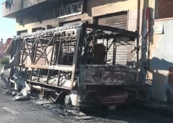 Sinnai, a fuoco un food truck: “Il lavoro di una donna distrutto”