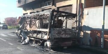 Sinnai, a fuoco un food truck: “Il lavoro di una donna distrutto”