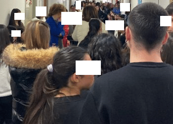 Cagliari, fogne scoppiate al De Sanctis: centinaia di studenti dirottati in un unico bagno in palestra, “Non è dignitoso”