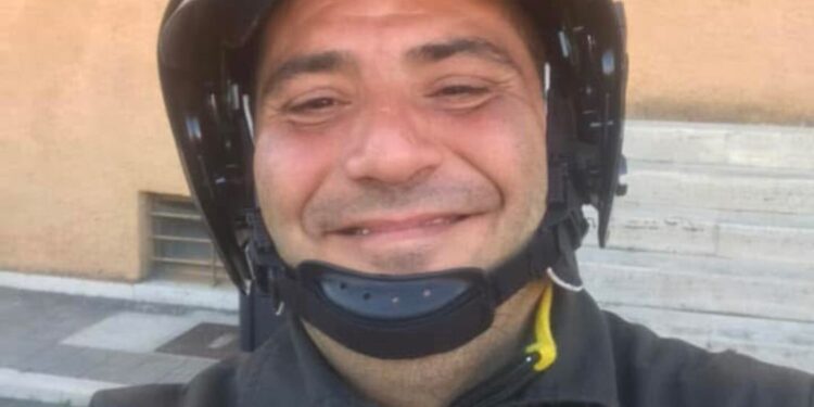 Tragedia a Oliena, si ribalta col trattore: muore a 41 anni il vigile del fuoco Giancarlo Piga