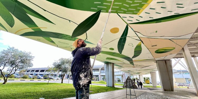 Cagliari, in aeroporto la Galleria degli Ulivi di Giorgio Casu dedicata ai viaggiatori