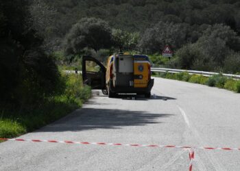 Assalto al portavalori, è caccia ai banditi in tutta la Sardegna: inutilizzabili i 100mila euro rubati, spari e auto in fiamme
