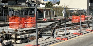 Cagliari, ecco i primi binari della metropolitana leggera nel cantiere di viale Diaz