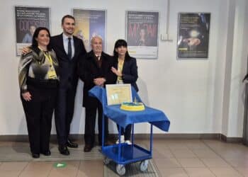 Guspini, festa grande per il cliente centenario: gli auguri delle Poste a Emilio Marroccu