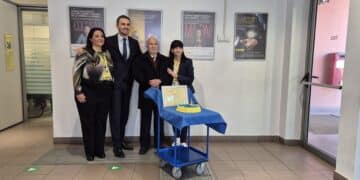 Guspini, festa grande per il cliente centenario: gli auguri delle Poste a Emilio Marroccu