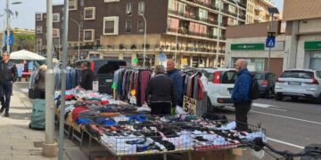 Cagliari, la sorpresa davanti al Lirico: “Da tempio della musica a Bancarella della mutanda….come stiamo cadendo in basso”