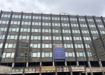 In arrivo a Cagliari Palazzo Rinascita, sorgerà nell’edificio dell’ex banca Cariplo: otto piani al posto del rifugio dei senzatetto (VIDEO)