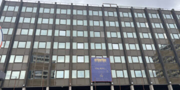 In arrivo a Cagliari Palazzo Rinascita, sorgerà nell’edificio dell’ex banca Cariplo: otto piani al posto del rifugio dei senzatetto (VIDEO)