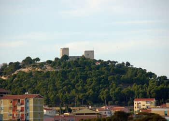 Cagliari, a San Michele lampioni accesi giorno e notte