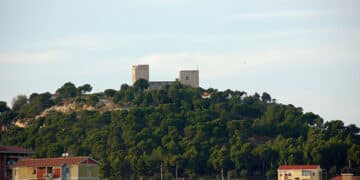 Cagliari, a San Michele lampioni accesi giorno e notte