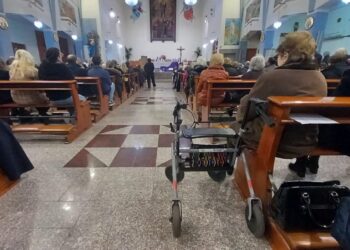 Piazza Giovanni, la magia dell’apertura della porta del Giubileo per i disabili con Don Caschili