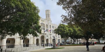 Cagliari, la stangata dei parcheggi dopo la Vespiglia: “Due ore, cinque euro e 40: da sempre Zedda odia gli automobilisti”