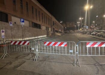 Cagliari, il mercato transennato: “Noi, ghettizzati dal Comune già prima del trasferimento: in tanti rischiamo di chiudere” (VIDEO)