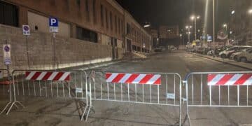 Cagliari, il mercato transennato: “Noi, ghettizzati dal Comune già prima del trasferimento: in tanti rischiamo di chiudere” (VIDEO)