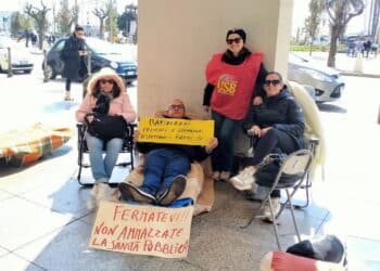 “Presidente Todde, una vergogna inaccettabile: neanche un saluto alle donne Oss che protestano al freddo per il lavoro”