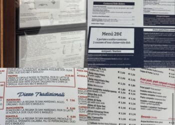 La pausa pranzo dei cagliaritani tra lunch box e la guerra dei menu: servono 15 euro per il ristorante