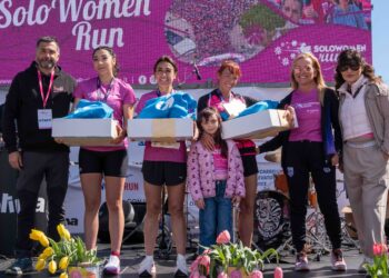 È Elisabetta Orrù la vincitrice dell’edizione 2025 della Cagliari SoloWomenRun: 14500 ragazze colorano di rosa la città