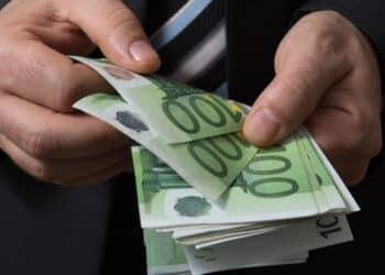 Cagliari, controlli a tappeto anti lavoro nero: chiusura e multe a pizzeria e pub