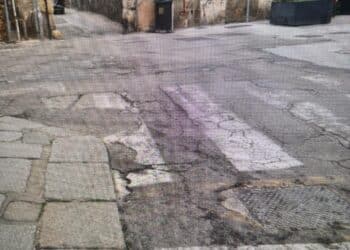 Cagliari, il mistero delle strisce pedonali: alcune soppresse, altre diventano barriere, altre restano invisibili