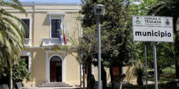 Teulada, il sindaco tace sulla revoca dell’assessora: la minoranza chiede di convocare il consiglio