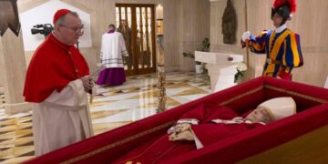 Le ultime parole di Papa Francesco: “Grazie per avermi riportato in piazza”: bandiere a mezz’asta in tutta la Sardegna