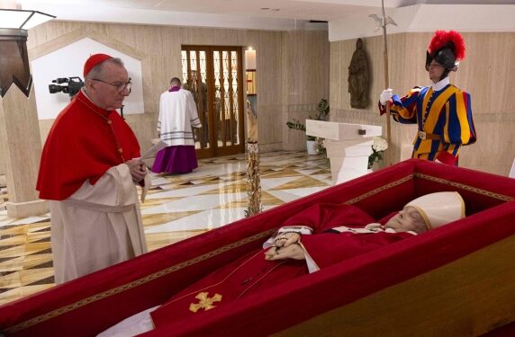 Le ultime parole di Papa Francesco: “Grazie per avermi riportato in piazza”: bandiere a mezz’asta in tutta la Sardegna