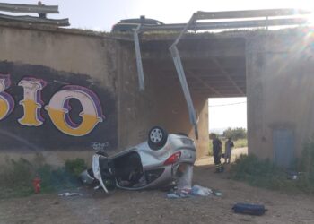 Cagliari, auto precipita dal cavalcavia sulla 131 dir: gravi due persone