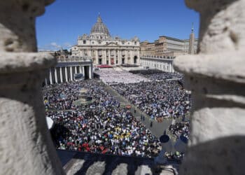 L’omaggio del mondo a Papa Francesco: “Hai toccato le menti e i cuori, ora prega per noi”