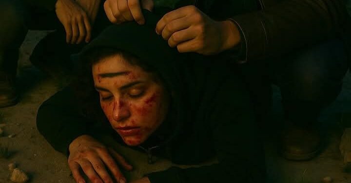 “Tre uomini ai piedi del gran canyon, uno di loro adagia sulla testa di Manuela un cappuccio e sulla fronte ben evidente un segno nero”