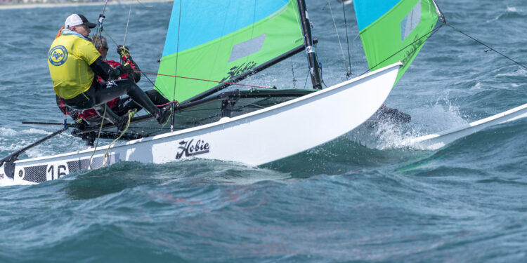 Piero Gessa e Roberto Dessy si aggiudicano la regata nazionale Hobie Cat 16 al Windsurfing Club Cagliari.
