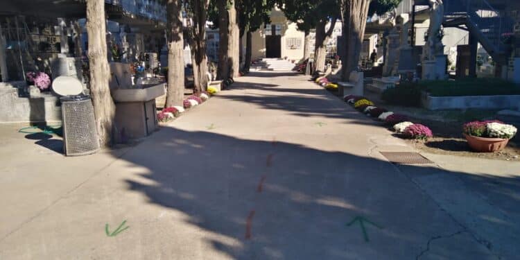 Ladri scatenati tra le tombe anche a Monserrato: fiori e vasi portati via