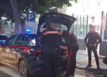 Cagliari, si presenta dalla madre e viene tradito dal braccialetto elettronico: 53enne in carcere