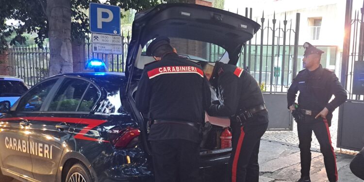 Cagliari, si presenta dalla madre e viene tradito dal braccialetto elettronico: 53enne in carcere