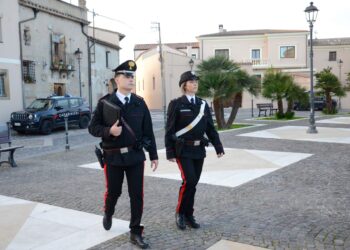 I figli scorrazzano per la strada in orario scolastico: 6 famiglie denunciate a San Gavino Monreale