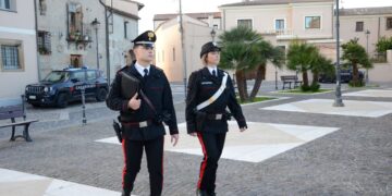 I figli scorrazzano per la strada in orario scolastico: 6 famiglie denunciate a San Gavino Monreale
