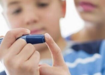 “Dovremmo essere i primi, e invece siamo gli ultimi”: la denuncia di una madre sul blocco dei microinfusori per bambini diabetici a Cagliari