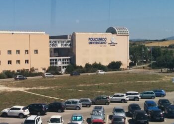 Monserrato, allarme nei parcheggi del Policlinico: “E’ tornato il bresciano distinto, si aggira chiedendo un passaggio o dei soldi per il taxi”