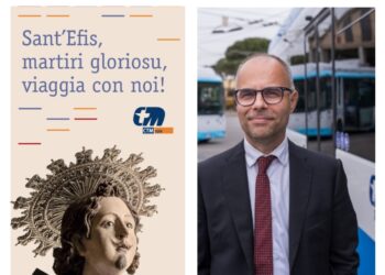 Sant’Efisio, un bus del Ctm vestito a festa e le pensiline addobbate a Cagliari: “Onoriamo un simbolo della Sardegna”