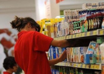 Pasquetta al lavoro per commesse e lavoratori dei supermercati a Cagliari, è polemica: “Chiudere nei festivi si può e si deve”