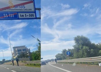 Cagliari, sfrecciano in due sul monopattino: panico sulla 131