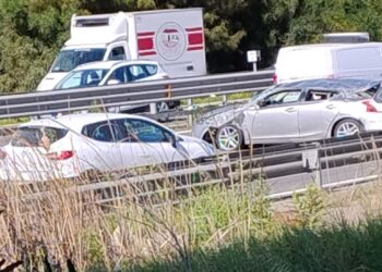 Cagliari, delirio asse mediano: una sola corsia e lavori mai iniziati, traffico in tilt