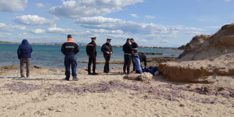Terribile scoperta sulla spiaggia di Su Pallosu a San Vero Milis: trovati dei resti umani