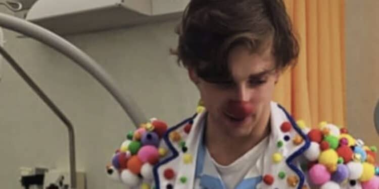 Muore a 26 anni mentre fa clown terapia in ospedale: addio a Filippo Bonacchi