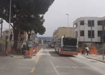 Paura a Pirri, rocambolesco  incidente in Via Italia: ragazzo salvo per miracolo