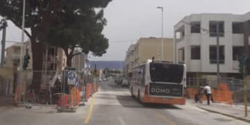 Paura a Pirri, rocambolesco  incidente in Via Italia: ragazzo salvo per miracolo