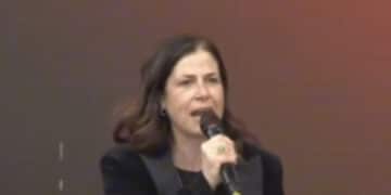 Alessandra Todde in piazza a Roma contro il riarmo: “La resistenza siamo noi”