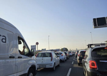 Cagliari, scontro auto-moto sull’Asse Mediano: traffico paralizzato