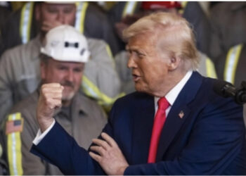 Trump senza freni: “Tutti mi chiamano per baciarmi il c..o”. E la Cina risponde con dazi all’84%