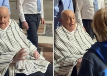 Papa Francesco a sorpresa a San Pietro per ringraziare le restauratrici della Basilica